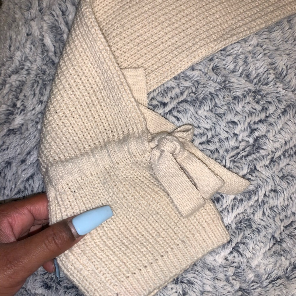 Cream sweater - Picture 3 of 4